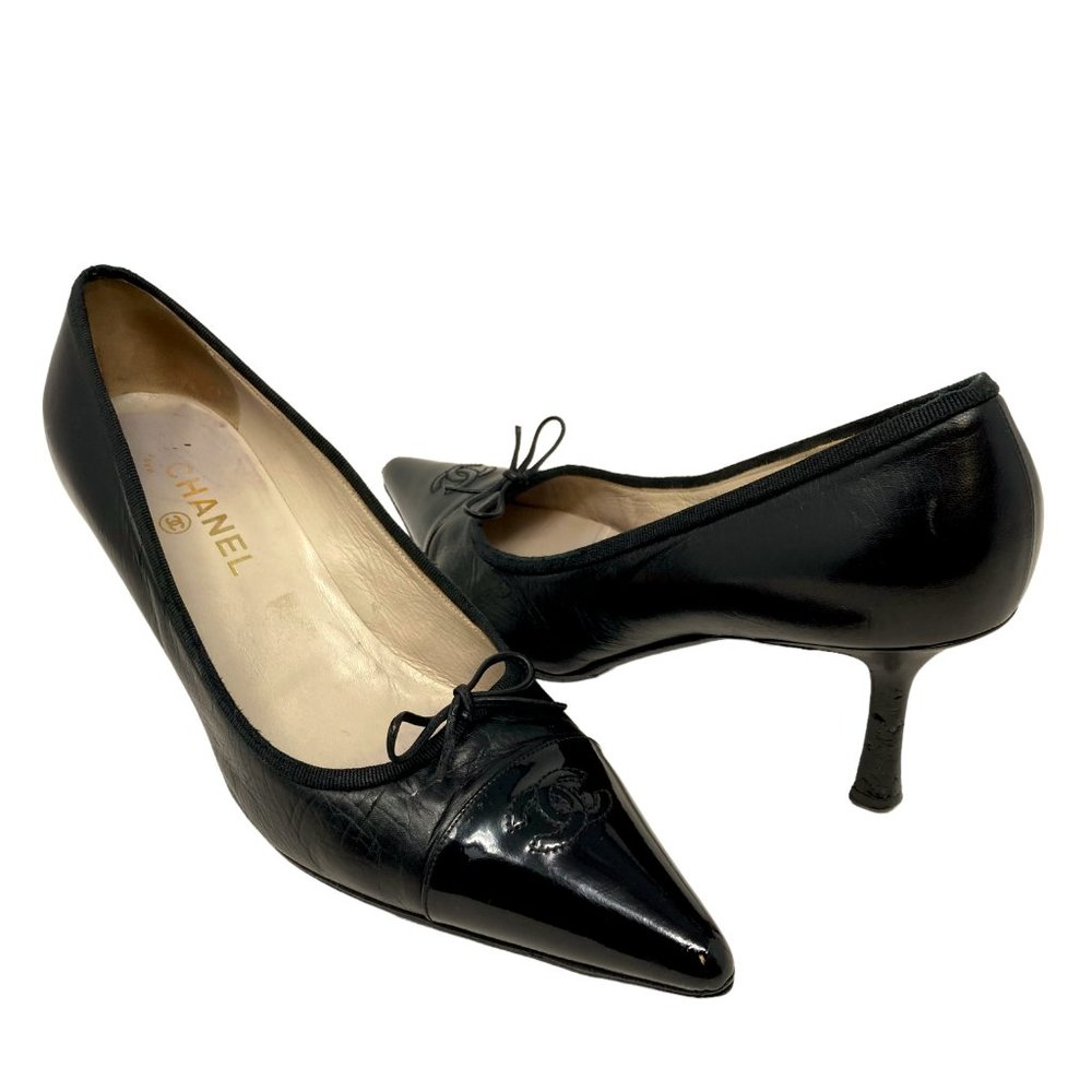 CHANEL Vintage Black Lamb & Patent Leather Pointed Toe CC Bow Pumps - Size 10.5